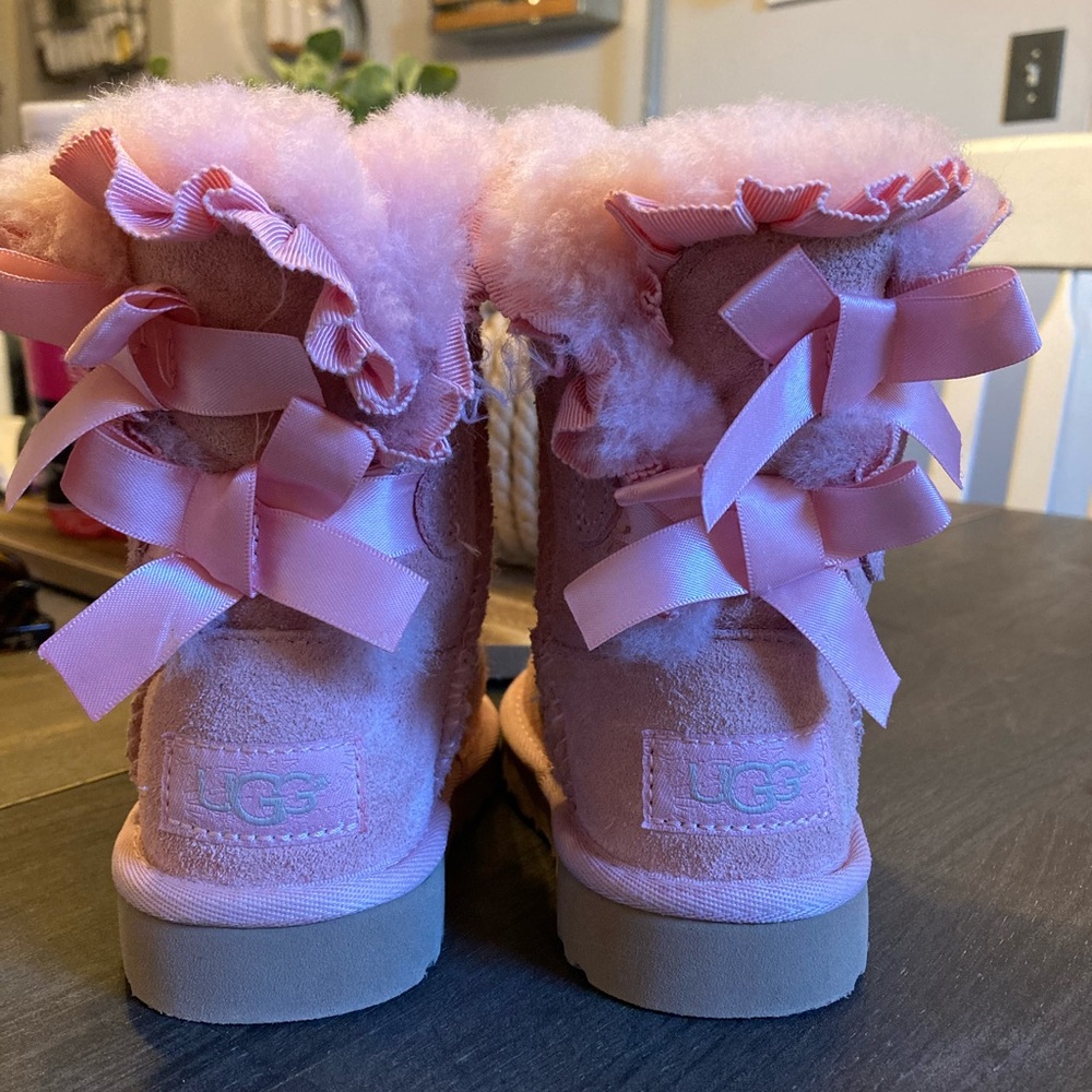 COPY - Pink bow toddler UGGS